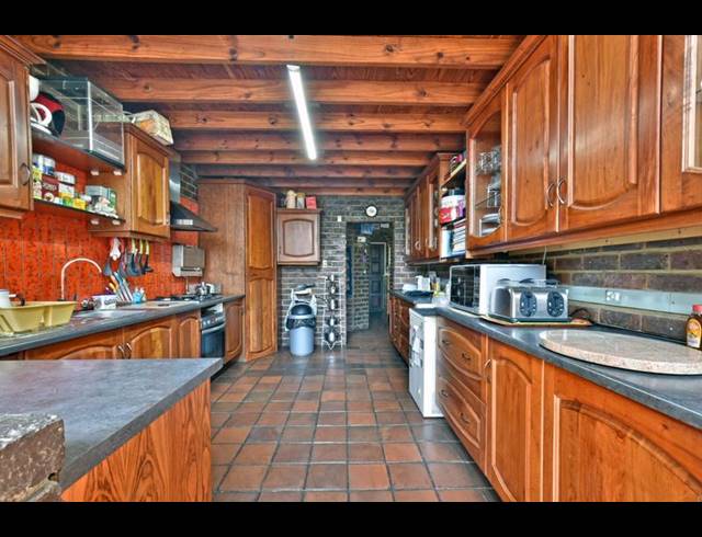 5 BEDROOM HOUSE FOR SALE IN GLENVISTA